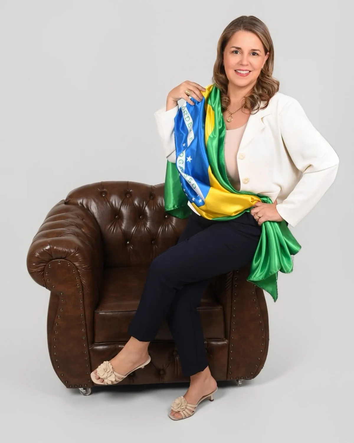 Juliana Aranda com a bandeira do Brasil