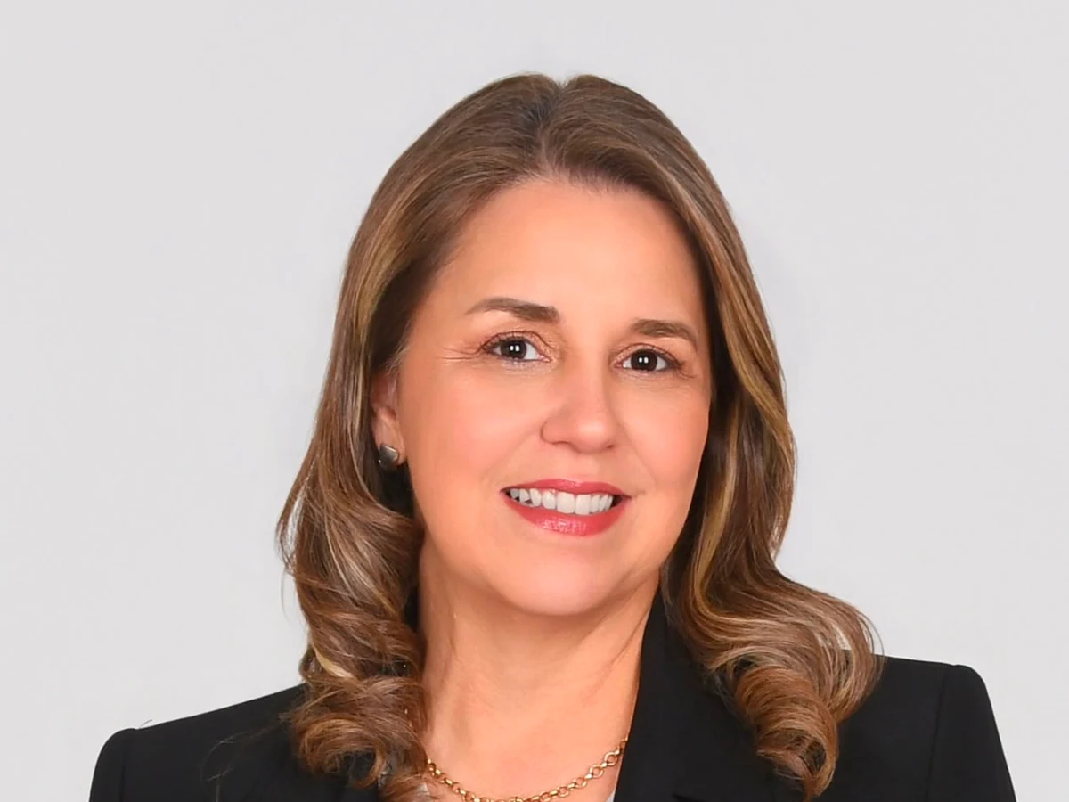 Juliana Aranda em retrato institucional